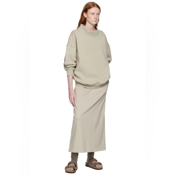 Fear of God Tops - FEAR OF GOD ESSENTIALS
Gray Mock Neck Sweatshirt